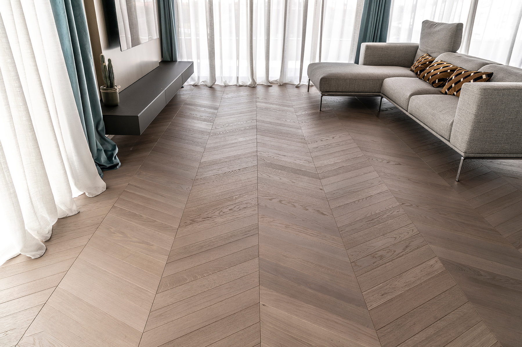 Custom borders and inlays Sustainable flooring European oak